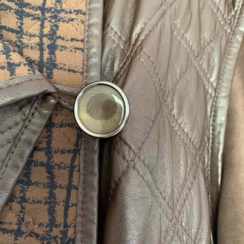 Beautiful Genuine Leather Jacket - Picture 3 of 5